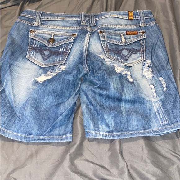 Shorts - Picture 2 of 2